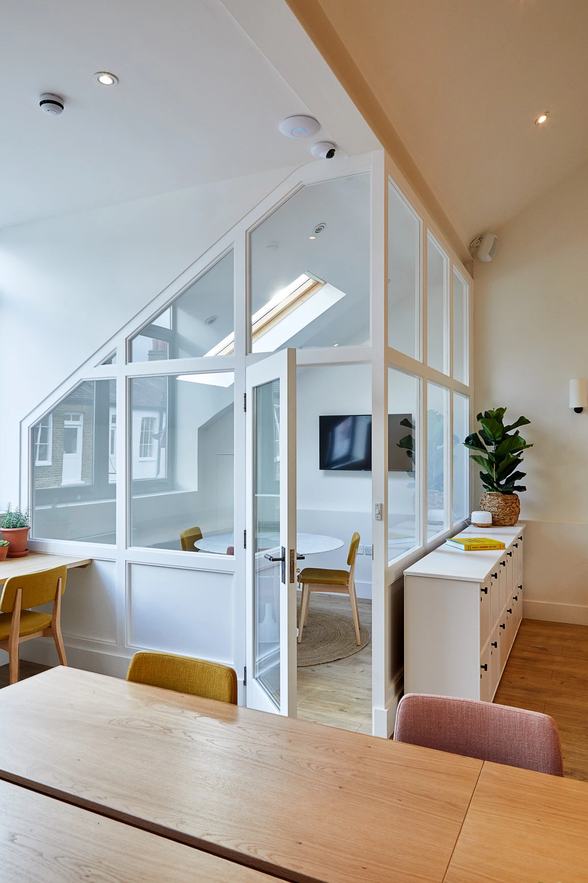62de88bb7b6ea2ba5 at The Hearth Coworking area in London, United Kingdom