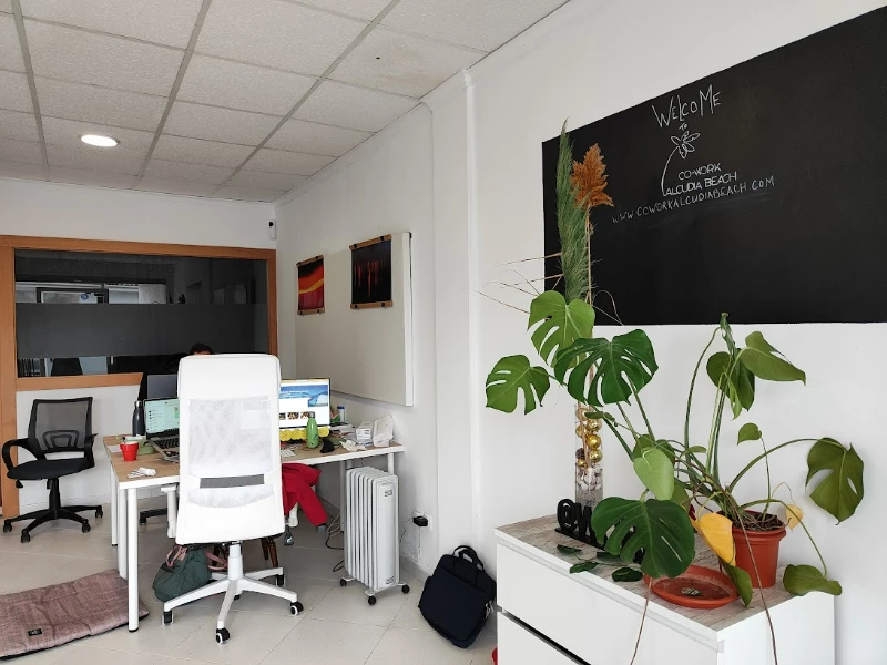 639093ec43fb20041 at Cocowork Alcudia Beach Coworking area in Alcúdia, Spain