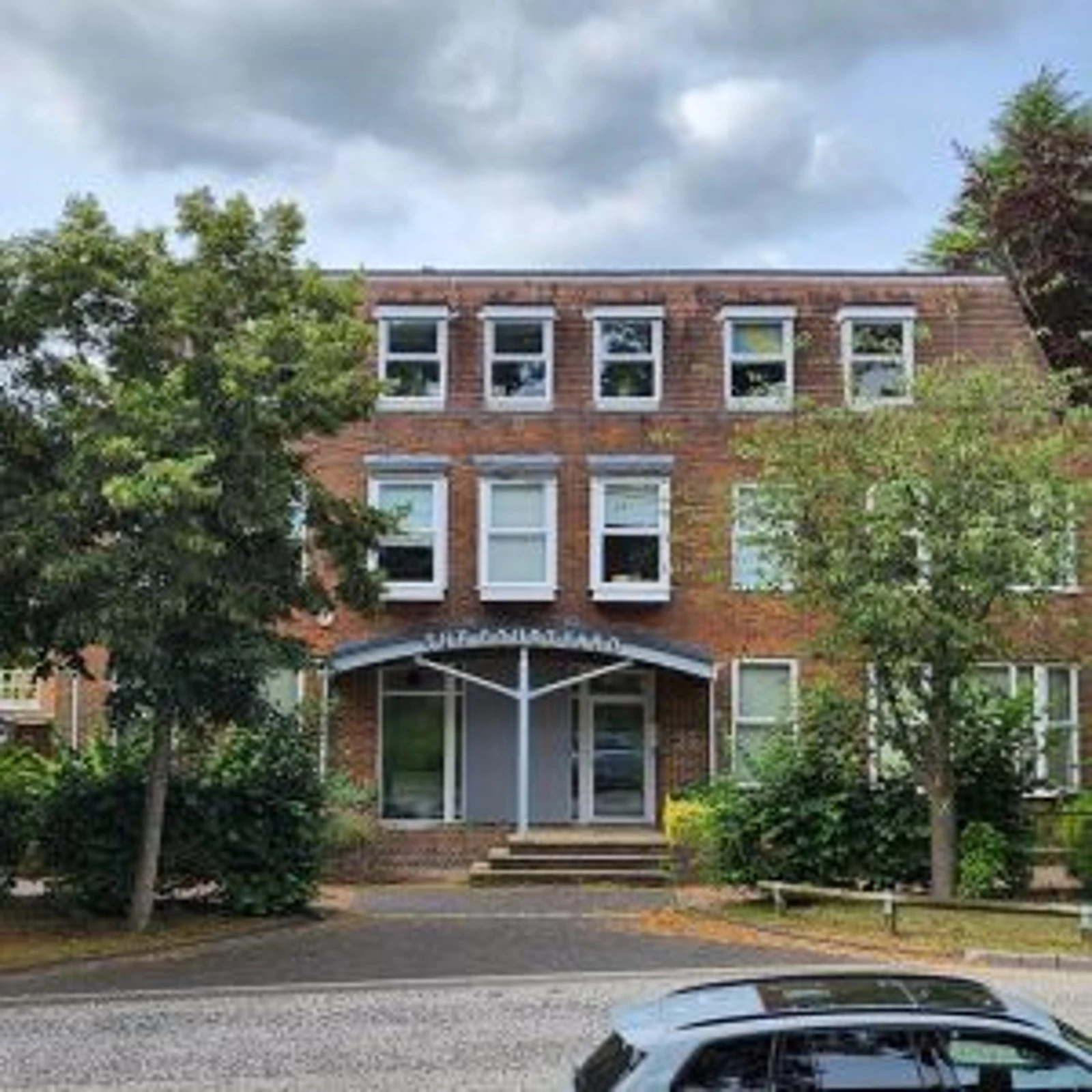 6724a1b14d99ac86a at Hot desk 1  Coworking area in Horsham, United Kingdom
