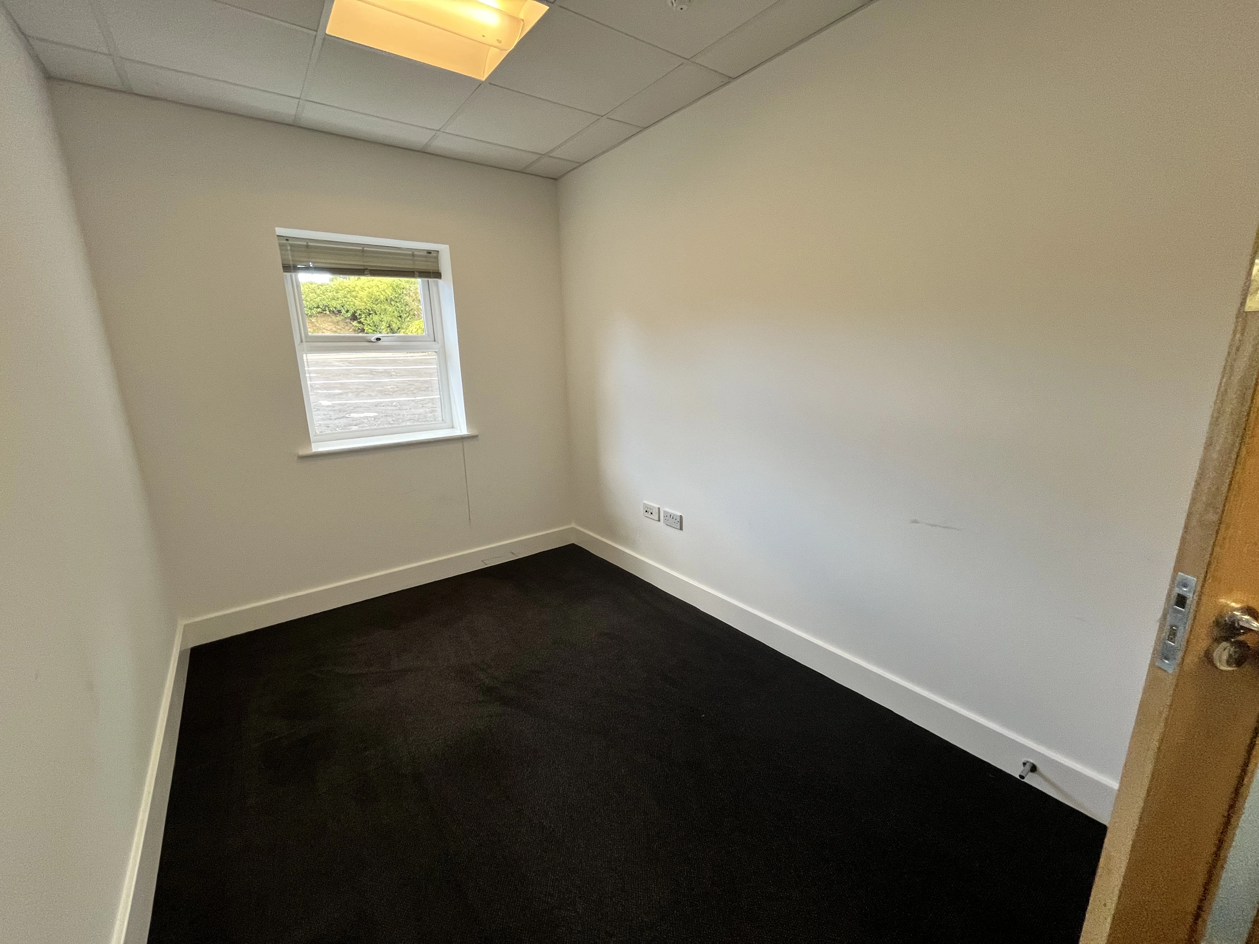 6724a1c86a18c2f2b at Hot desk 1  Coworking area in Horsham, United Kingdom