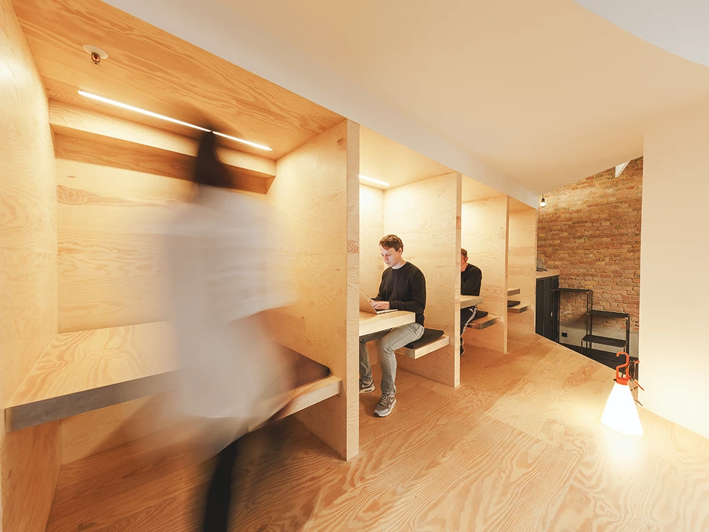 684aeddf0bf98 at Desk Contract Coworking area in Berlin, Germany