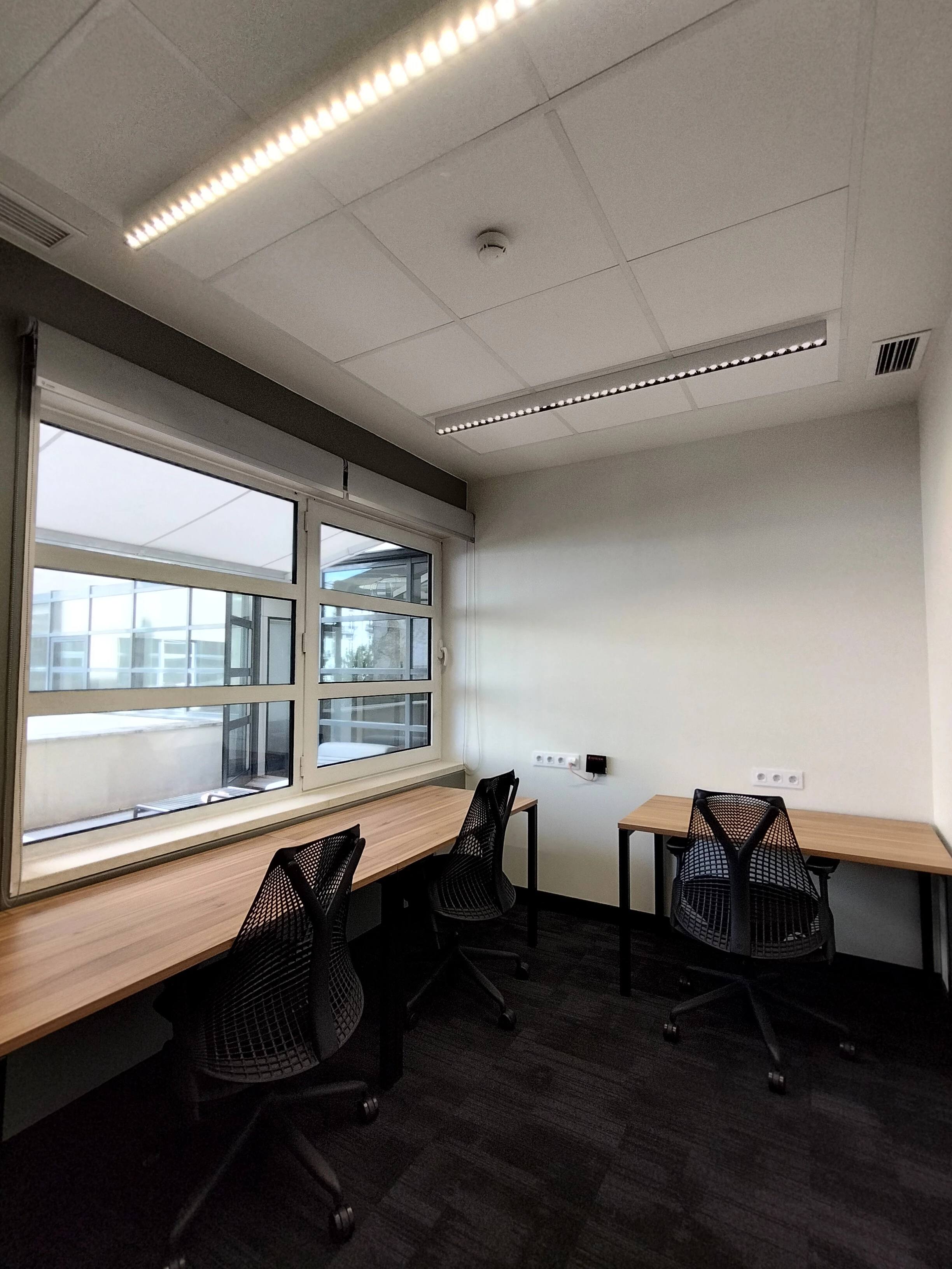 682ca7c69f19b22ac at Private Office for 3 people Office in Lisboa, Portugal
