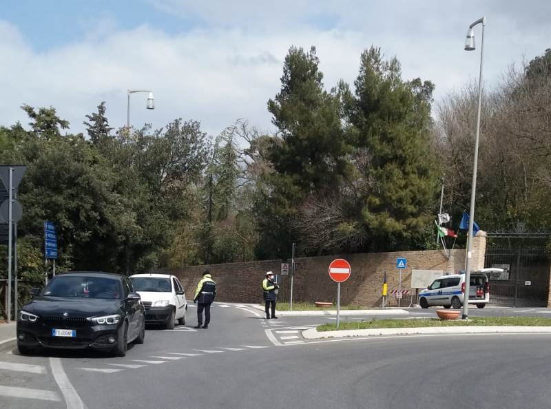 Al lavoro i topi d’auto recanati vigili a Villa Colloredo