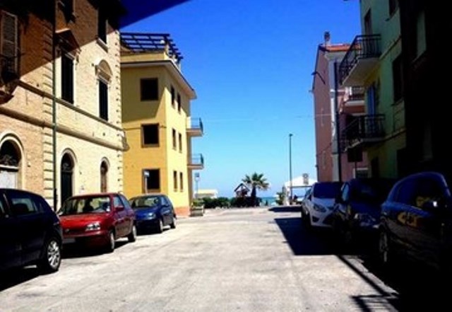 Porto Recanati: fa strike con l’auto dei paletti porto recanati