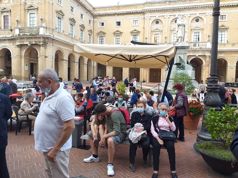 Ordinanza per la festa del patrono. Evitate assembramenti, raccomanda il sindaco gente in piazza