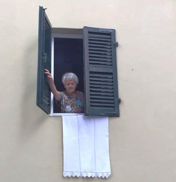 Le magliette per una sanità migliore mariola alla finestra