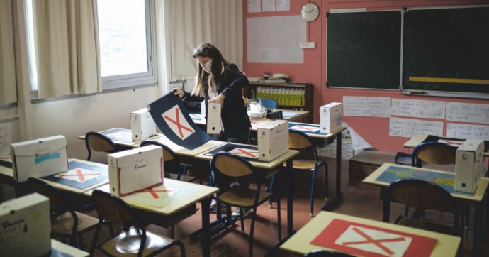 LE SCUOLE SUPERIORI TORNANO IN CLASSE AL 50% DA LUNEDÌ 25 GENNAIO: IL PRESIDENTE ACQUAROLI FIRMA L’ORDINANZA