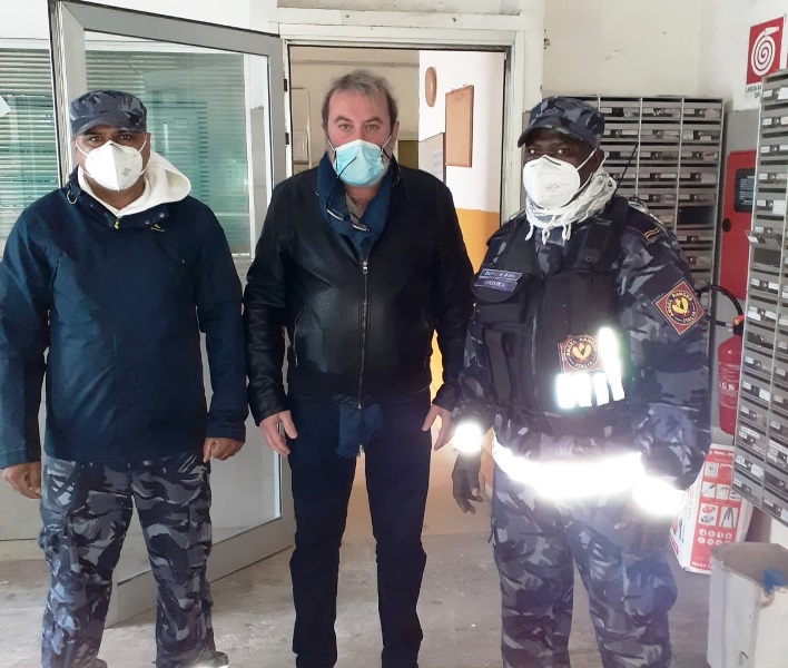 Hotel House: Luca Davide lascia il suo incarico alla portineria