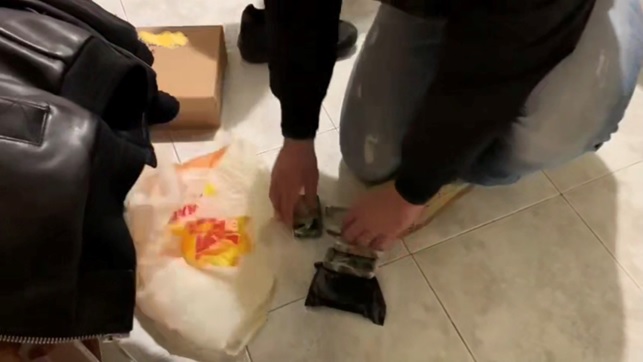 Sequestrati hashish e cocaina. Un arresto e una denuncia a piede libero