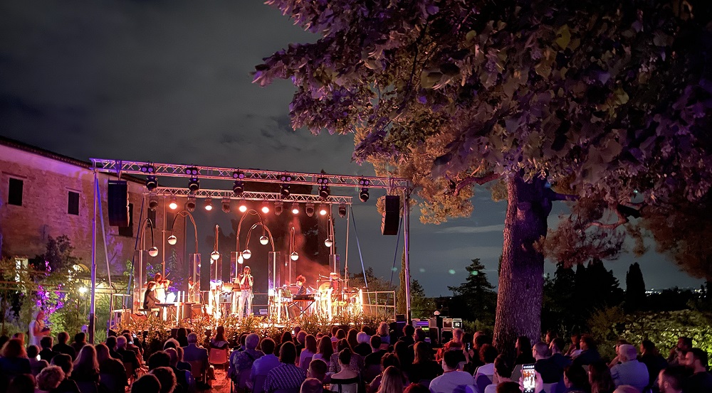 Bianconi incanta il pubblico di Lunaria sul Colle dell’Infinito