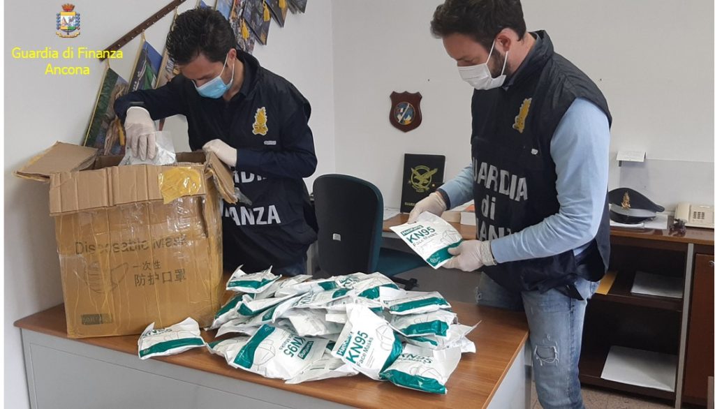 Ancona: sequestrate 500 mila mascherine e mezzo milione di euro