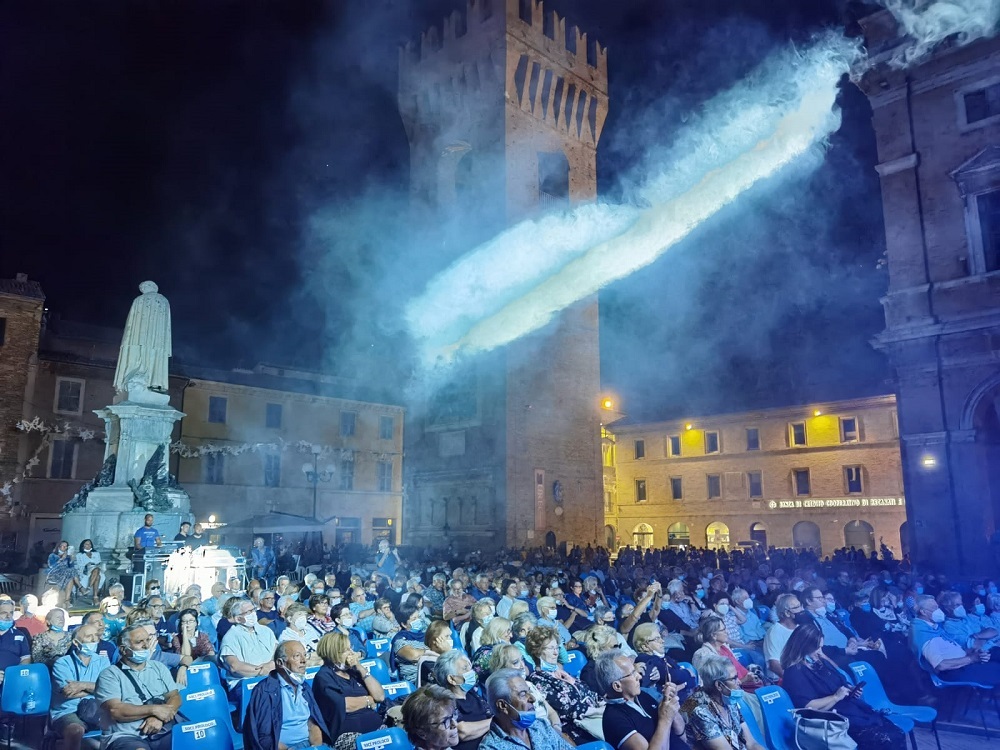 I New Trolls incantano piazza Leopardi