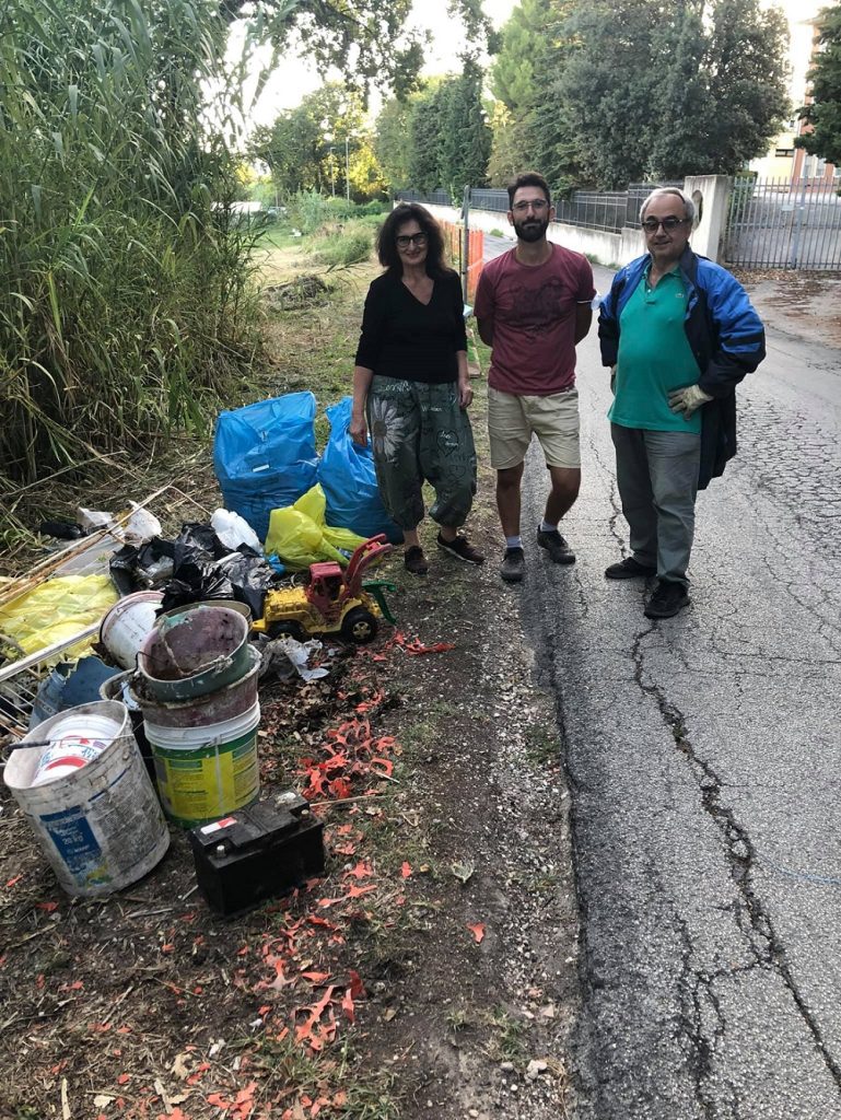 Volontari all’opera per Puliamo Recanati.