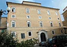 Insegnante positiva al Covid: 6 classi in quarantena al Liceo di Recanati
