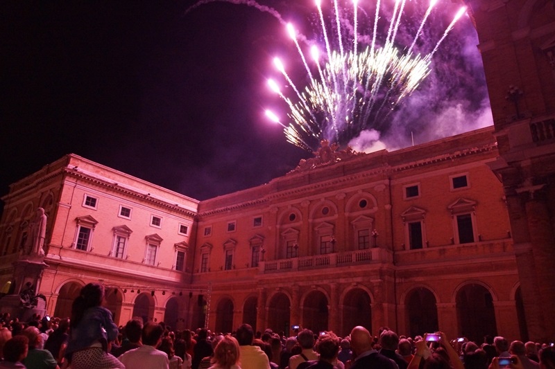 Recanati: annullata la festa di fine anno in piazza Leopardi