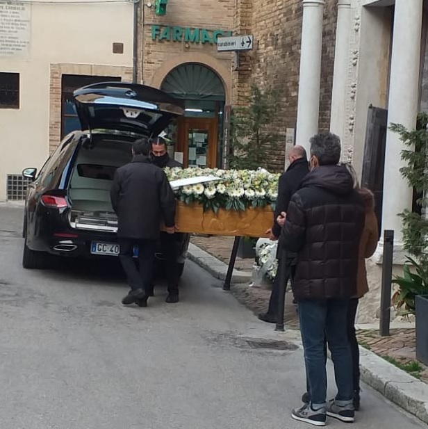 Recanati: eseguita l’autopsia per capire le reali cause della morte di Mauro Lambertucci