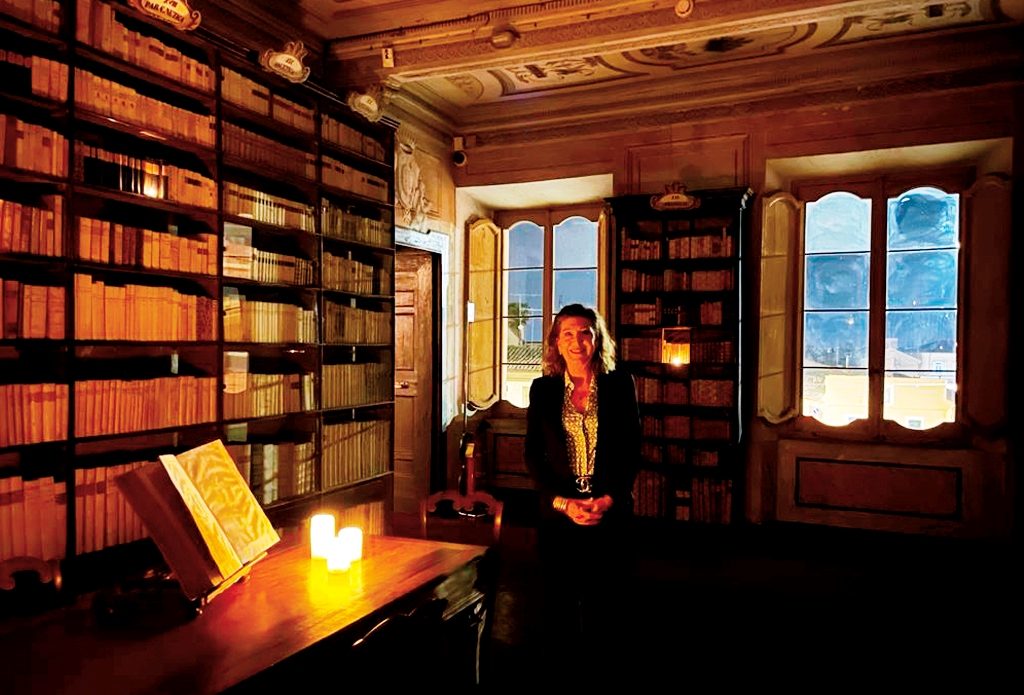 Casa di Leopardi a lume di candela con i versi de Le ricordanze