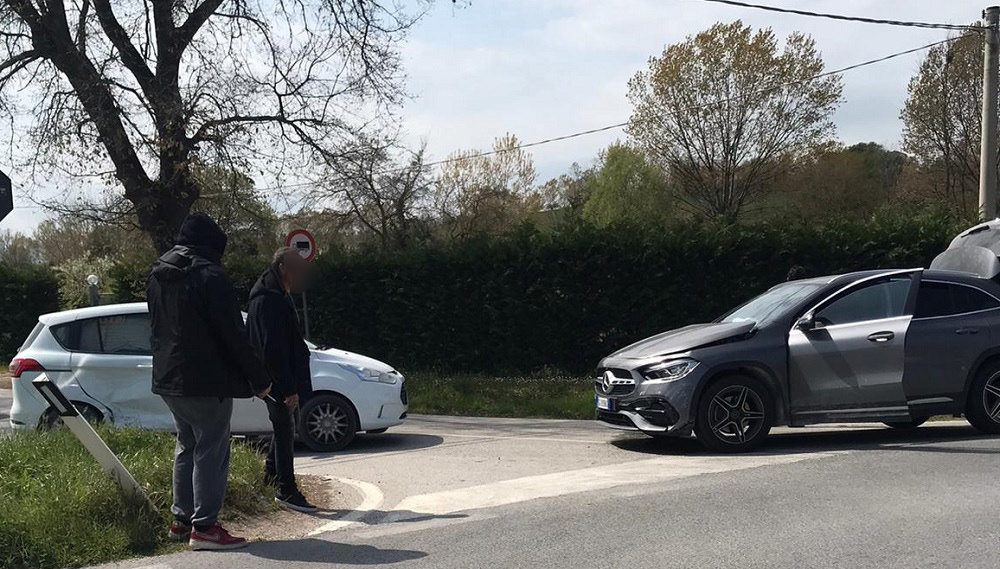 Recanati: incidente all’incrocio Pelliccetto – Acquara