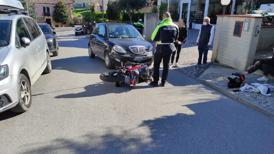 Recanati: incidente in via degli Alpini