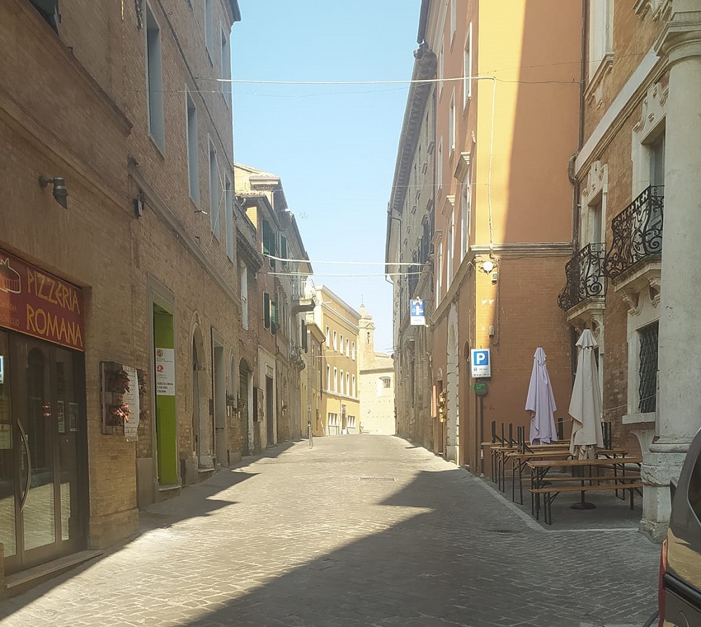 Recanati: a che serve la ztl nelle ore in cui la città è un deserto?