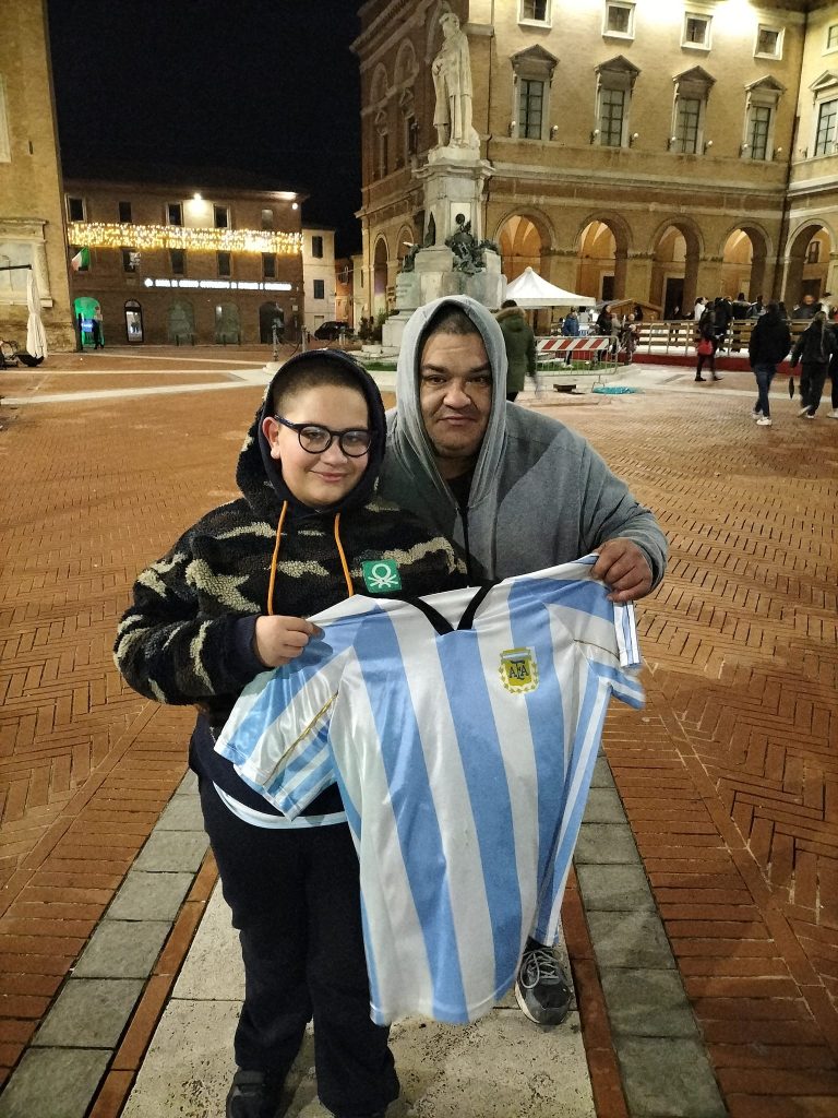 Con la vittoria dell’Argentina ai mondiali ritorna la storia di Messi recanatese. Che barba!