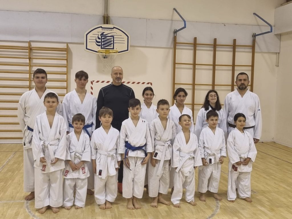 Tutti promossi agli esami per il passaggio e conseguimento di cinture colorate del Centro Studi Karate Marche