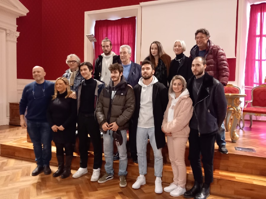 RECANATI: presentato il nuovo film del produttore Michele Calì “In- finiti” che verrà girato a Recanati in questi giorni