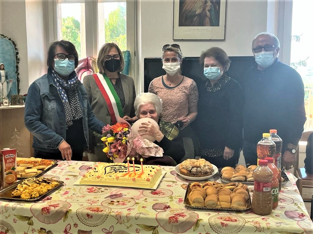 Tanti Auguri, Ines! Una nonnina di 101 anni a Montefano