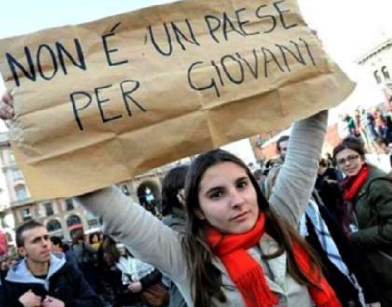 Marche e lavoro 2022: non è una regione per giovani