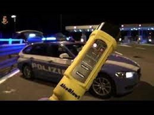 Alla guida di un tir in stato di ebrezza fermato dalla Polizia di Stato e denunciato all’A.G.