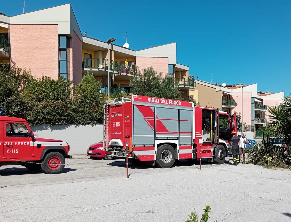 Domato dai Vigili del Fuoco un incendio in via Calamanti a Recanati