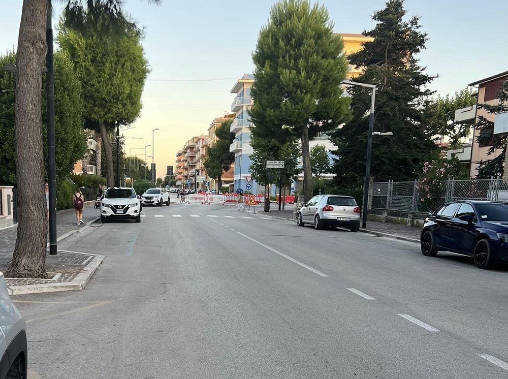 Porto Recanati. Una nota per dire: Guardatevi intorno e smettete di specchiarvi e basta