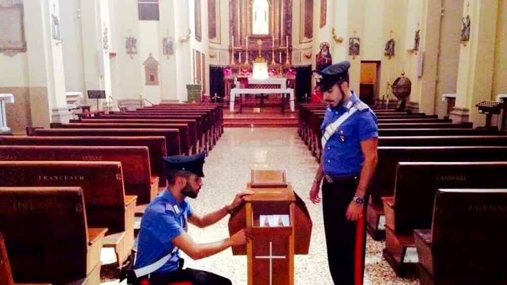 A Porto Recanati e Morrovalle tentano di rubare le offerte in chiesa: scoperti e denunciati dai carabinieri