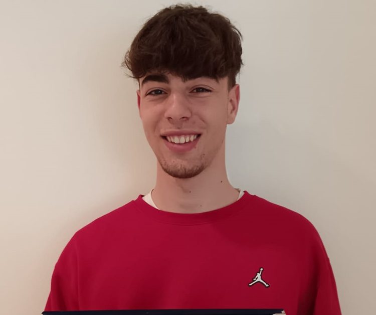 Due studenti del Liceo Scientifico “G. Leopardi” di Recanati sul podio per il Certamen Latinum “L’Idolino”.