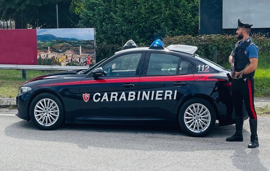 A Matelica intervengono i Carabinieri per un ventenne con un coltello con lama di acciaio lunga 8 cm