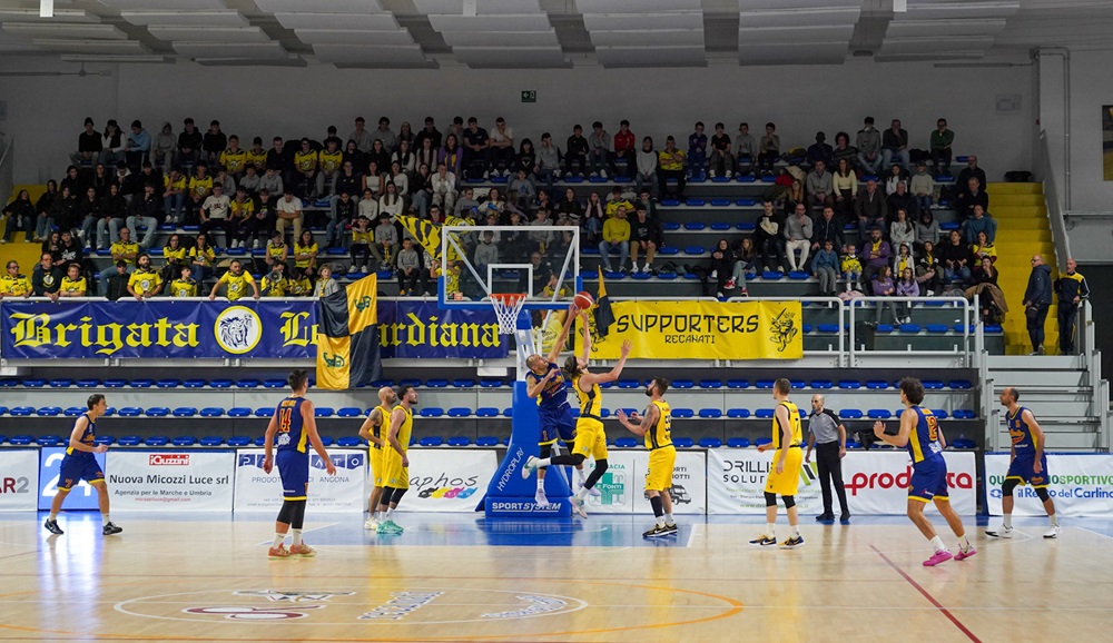 Pallacanestro Recanati. Aggancio in vetta riuscito, Svethia-Loreto 80-73