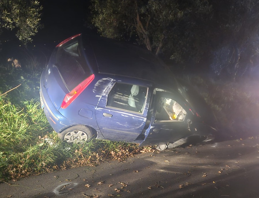 Incidente a San Pietro di Recanati: auto in bilico su una scarpata