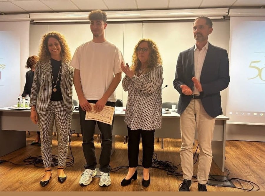 Recanati. Il Liceo Leopardi e i traguardi d’eccellenza: un alunno dello scientifico al primo posto dei Ludi Latini di Senigallia