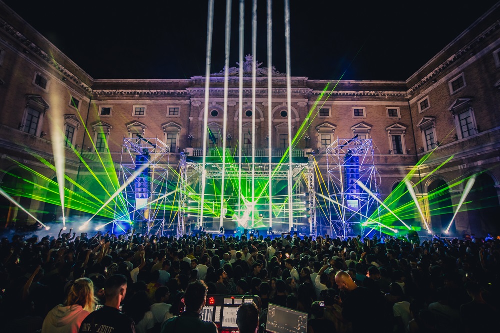 Un vortice di suoni e luci: successo per EMF Recanati