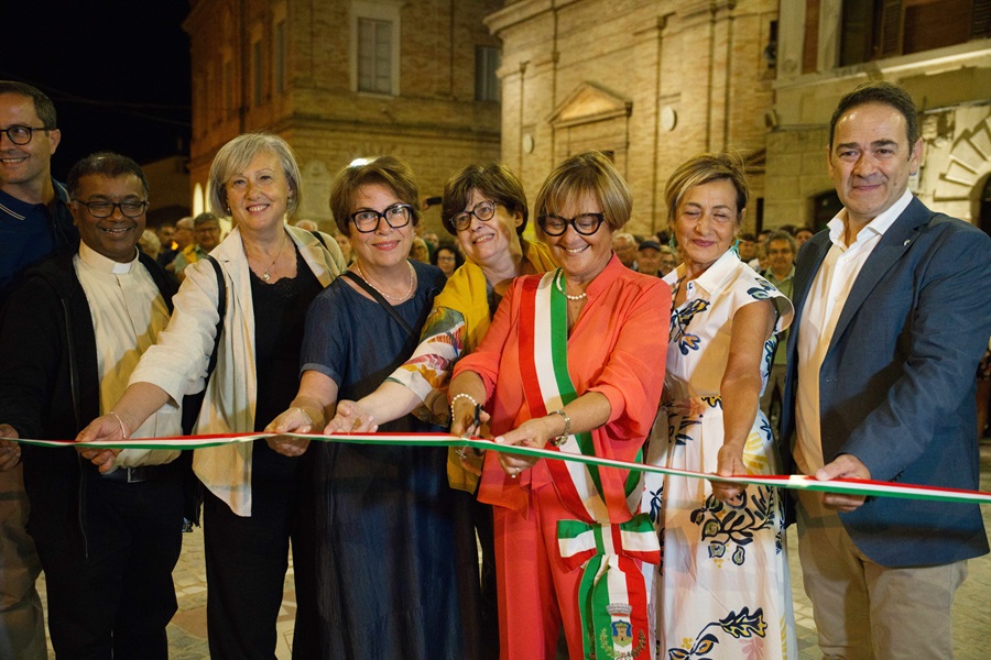 Montefano celebra con successo l’inaugurazione di Piazza Bracaccini: un nuovo cuore pulsante per la comunità.