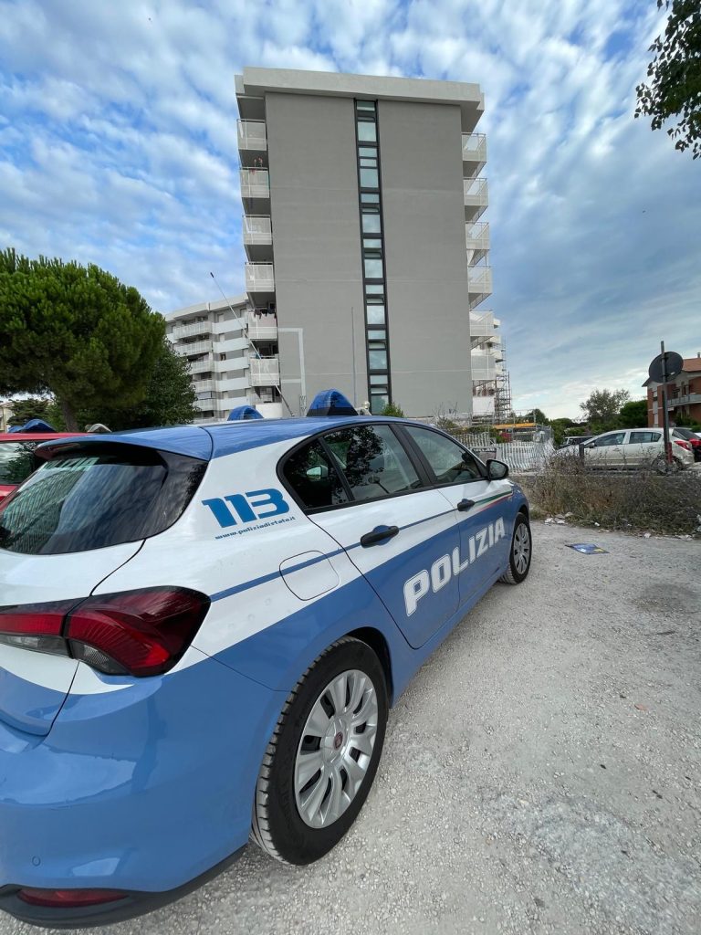 Operazione della Polizia all’Hotel House e River Village.