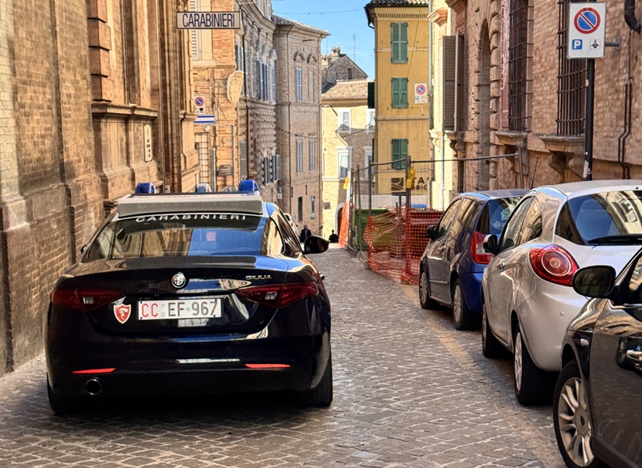 Macerata – i Carabinieri denunciano 4 persone per furto.