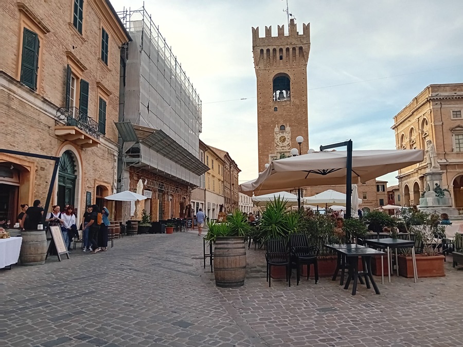 Recanati, alcuni locali senza listino prezzi esposto: ecco cosa dice la legge