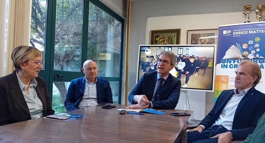 Recanati, ripristinata la corsa pomeridiana del trasporto scolastico: incontro all’IIS Mattei con Regione, Comune e Contram