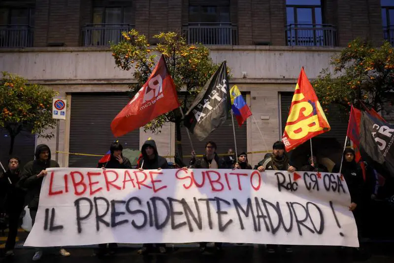 Quando i giovani scendono in piazza solo per le cause ‘comode’ dettate dalla sinistra urlando ‘Maduro libero e Hanoun libero’»