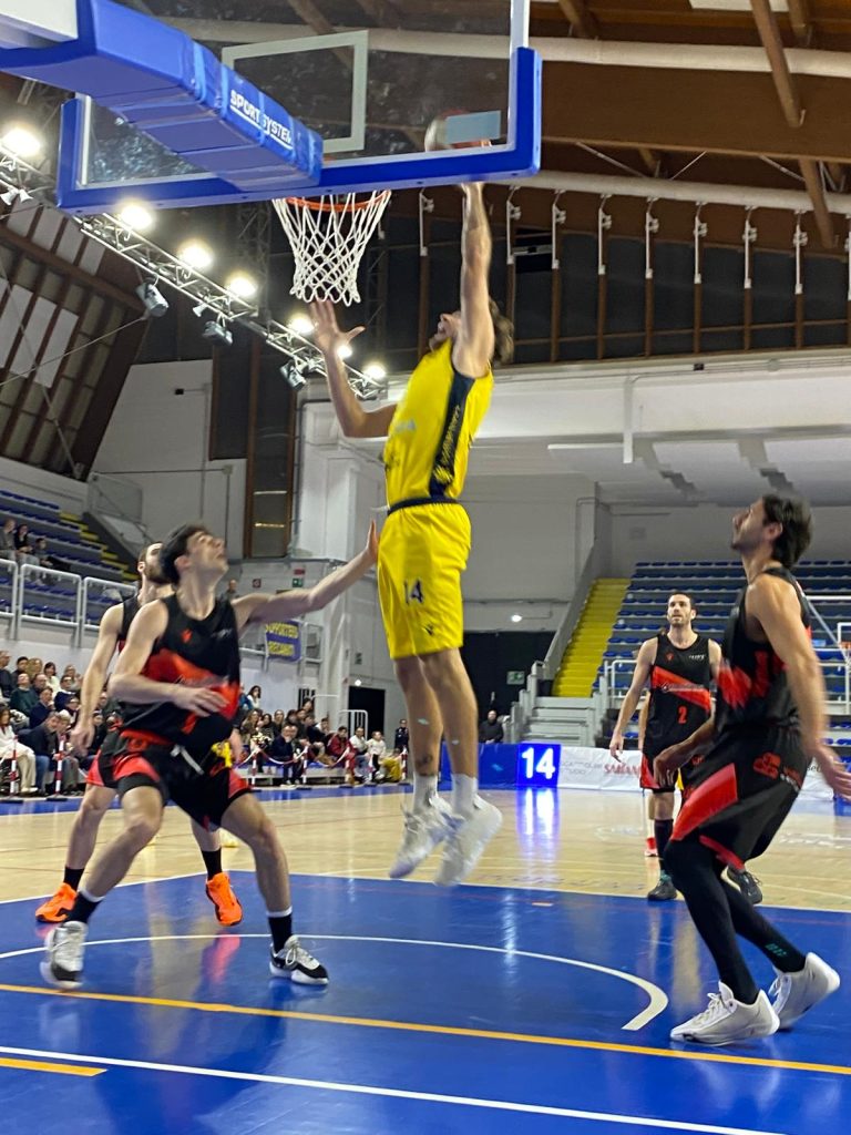 Ciclone Svethia, Forlimpopoli si arrende 94-61