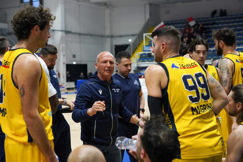 Stiamo cercando di tornare in condizione, parla coach Schiabi della Svethia Recanati