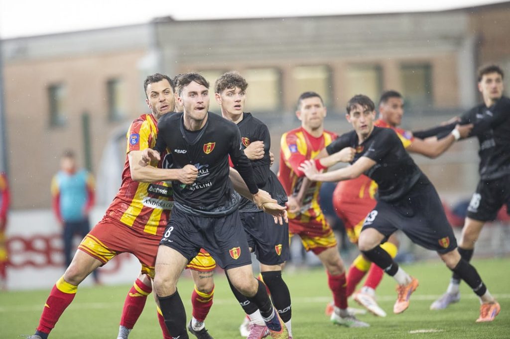 La recanatese perde un altro scontro diretto, a Chieti non basta il goal di Mordini