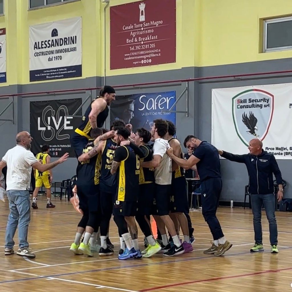 Svethia Che colpaccio, giallo blu sontuosi a Molfetta