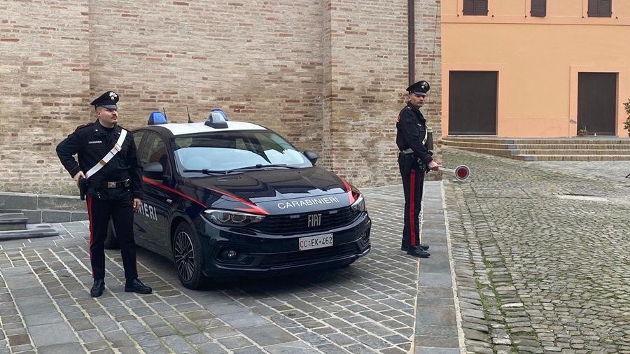 Belforte Del Chienti: truffa del “finto maresciallo” ai danni di un’anziana. I Carabinieri identificano e denunciano due persone.